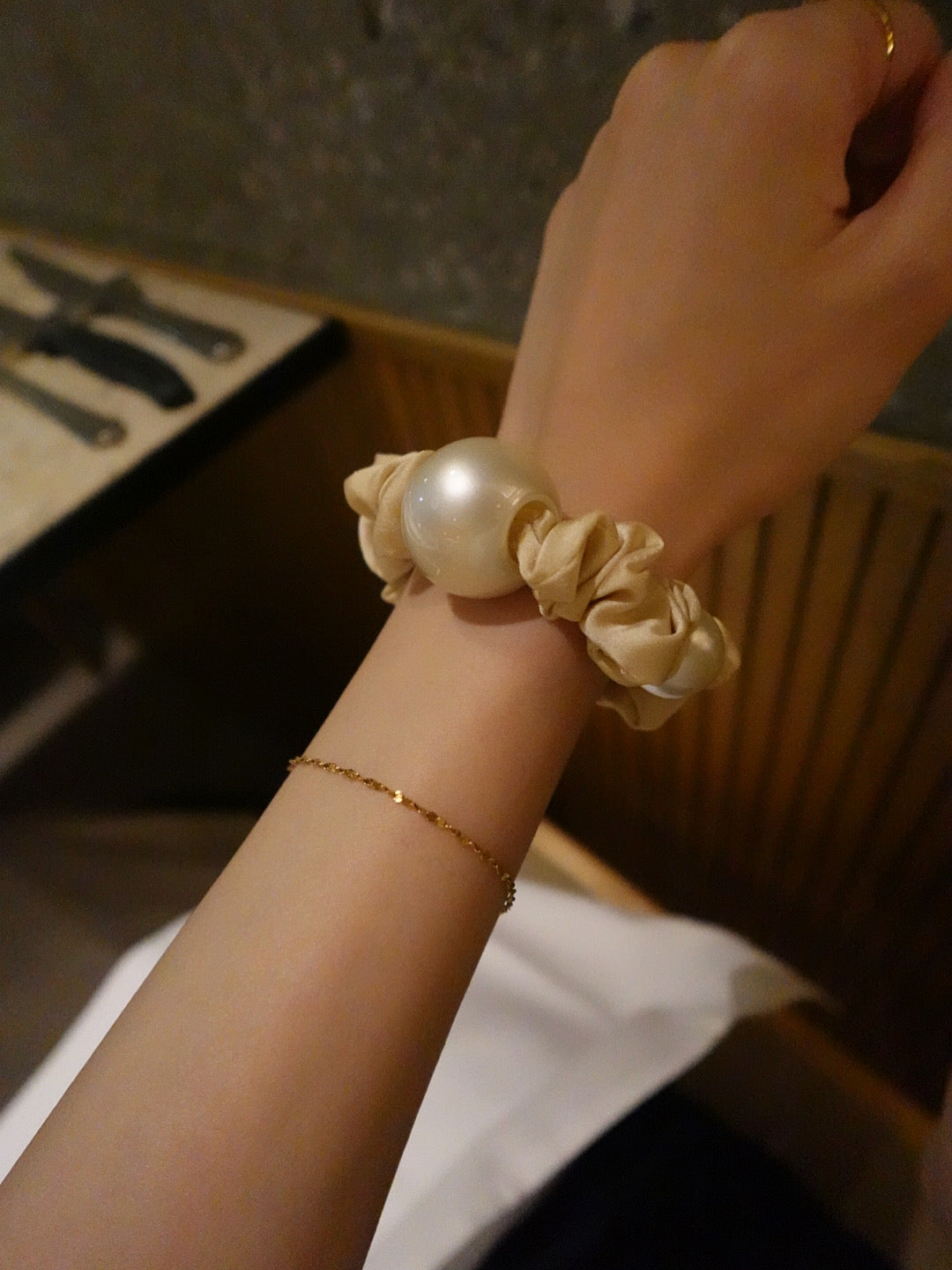 Dual Pearl Chouchou (Beige)